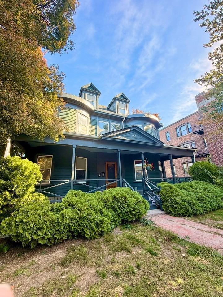 182 Ruthven St - Photo 2 of 32