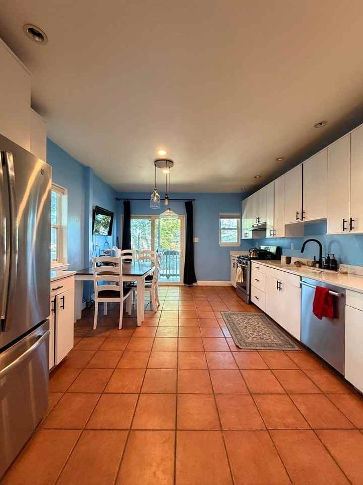 182 Ruthven St - Photo 3 of 32