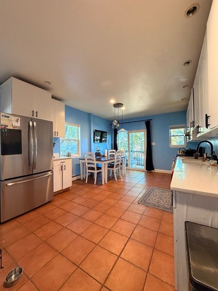 182 Ruthven St - Photo 4 of 32