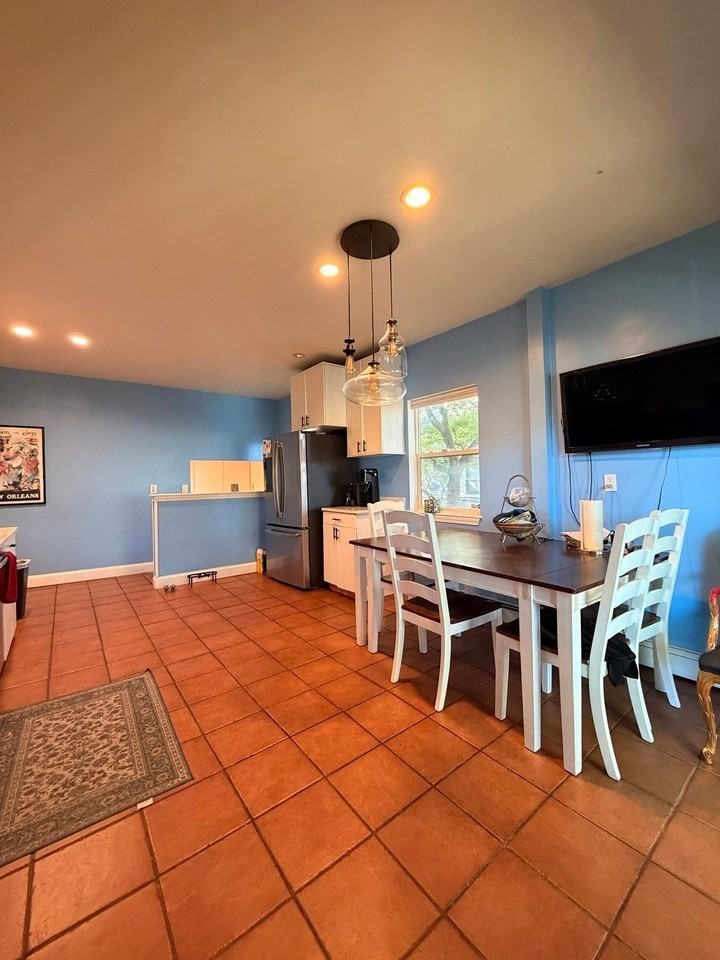 182 Ruthven St - Photo 6 of 32