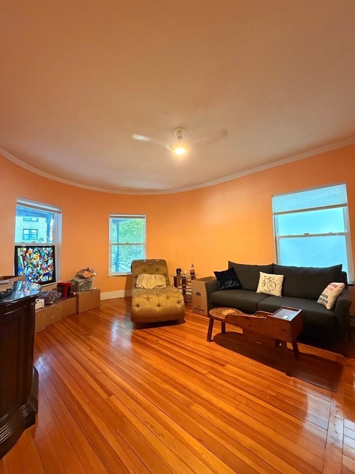 182 Ruthven St - Photo 7 of 32