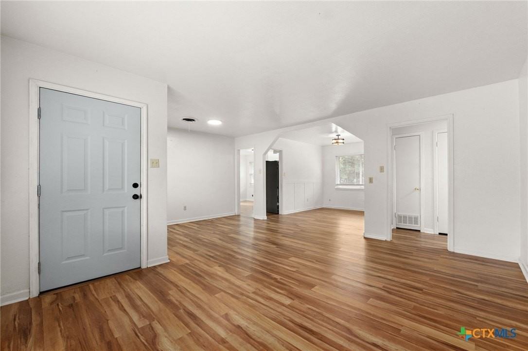 1107 S 25th St - Photo 2 of 15