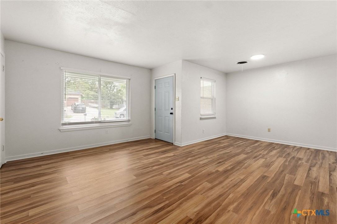1107 S 25th St - Photo 3 of 15