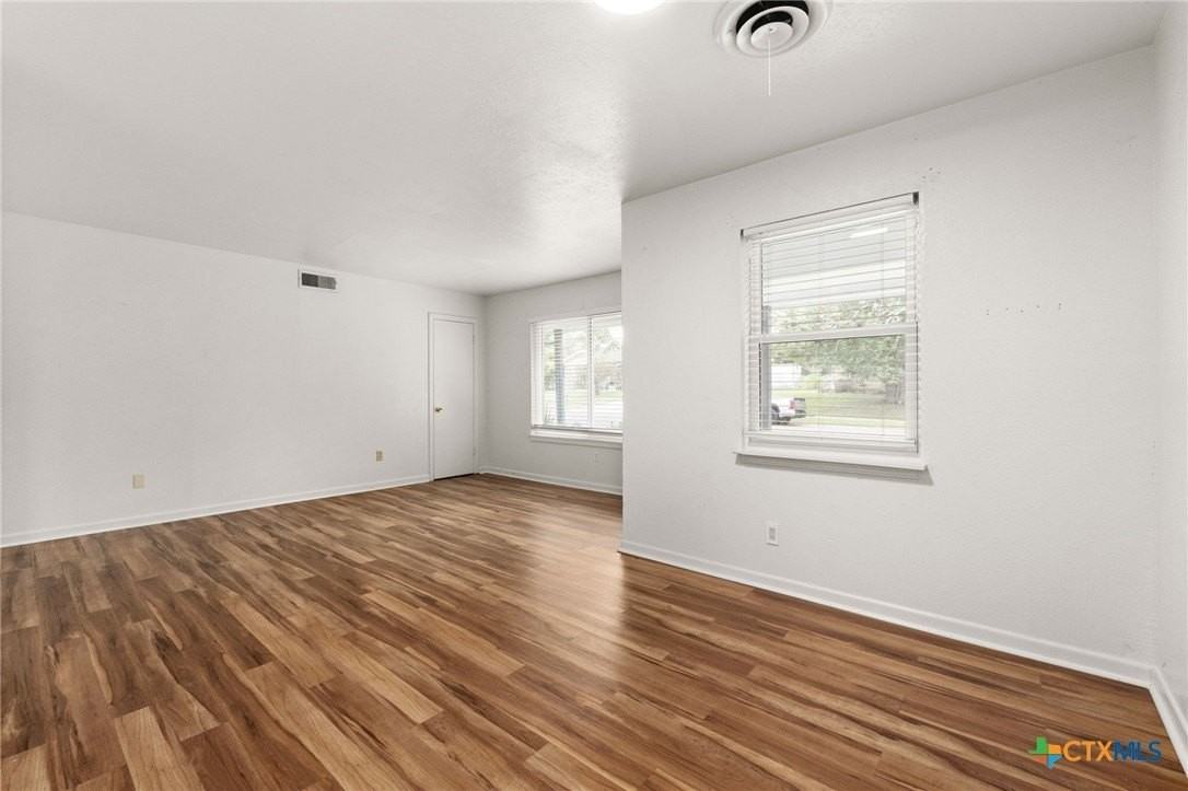 1107 S 25th St - Photo 4 of 15