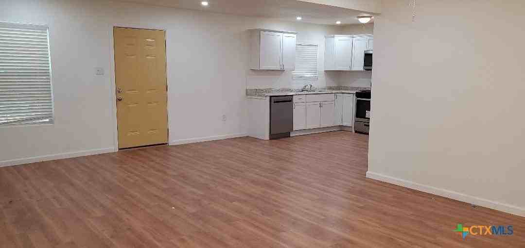 913 S 13th St - Photo 3 of 9