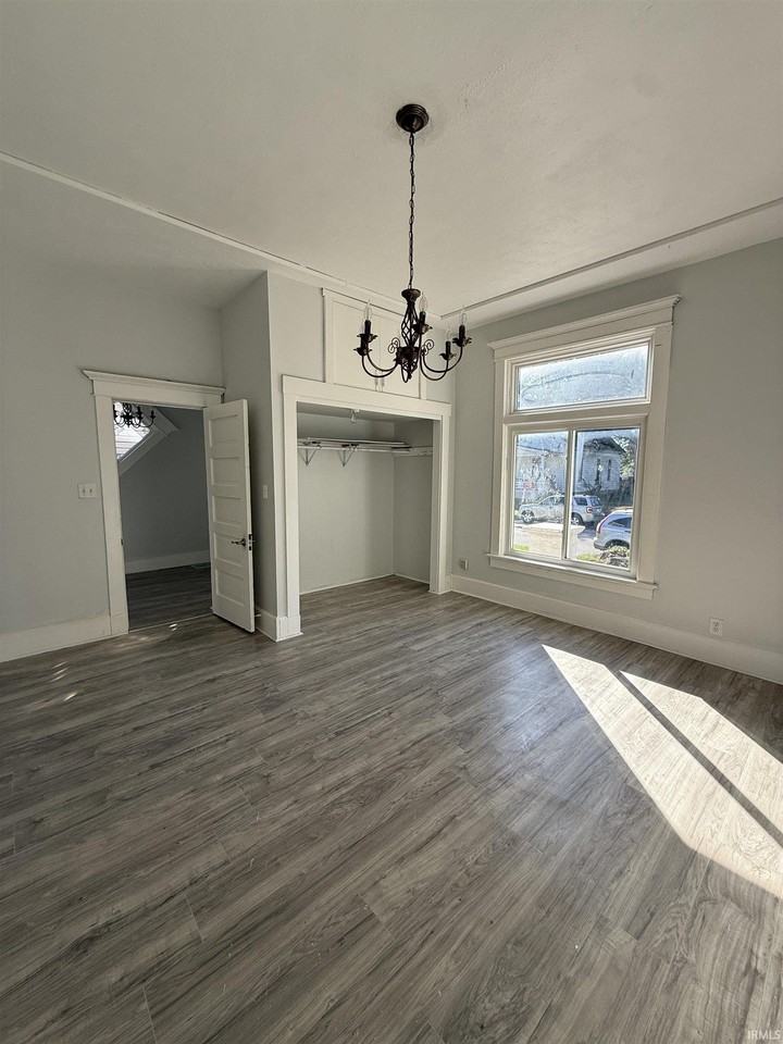 1105 Baker Ave - Photo 3 of 9