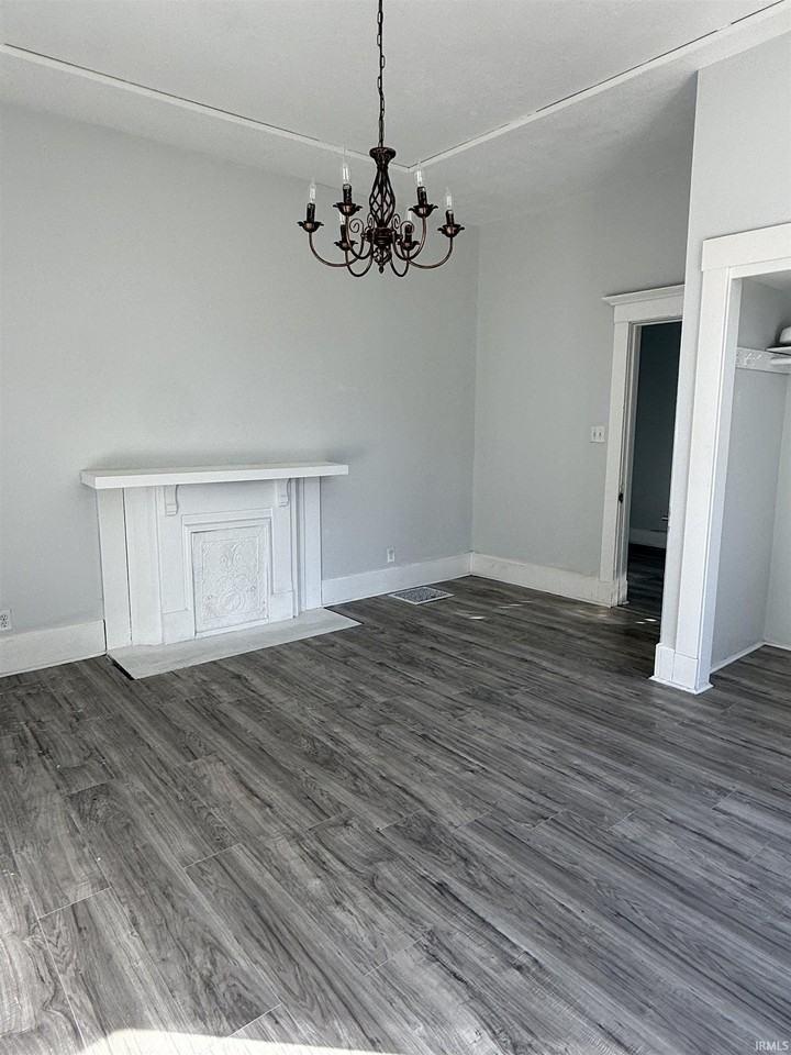 1105 Baker Ave - Photo 4 of 9