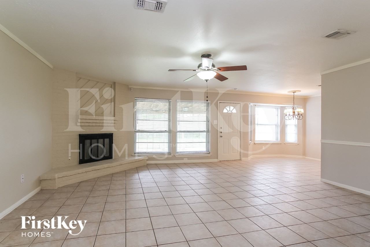 7410 Blanco Pines Dr - Photo 3 of 16