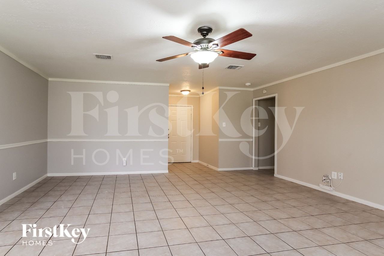 7410 Blanco Pines Dr - Photo 4 of 16