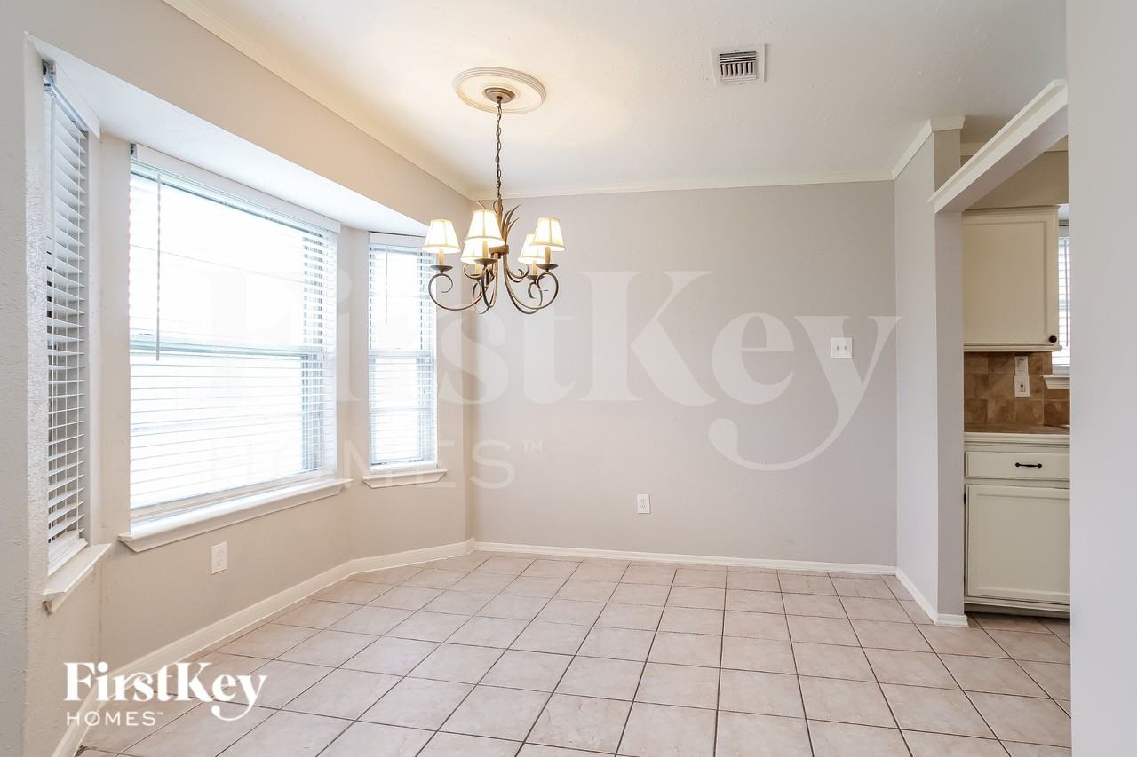 7410 Blanco Pines Dr - Photo 5 of 16