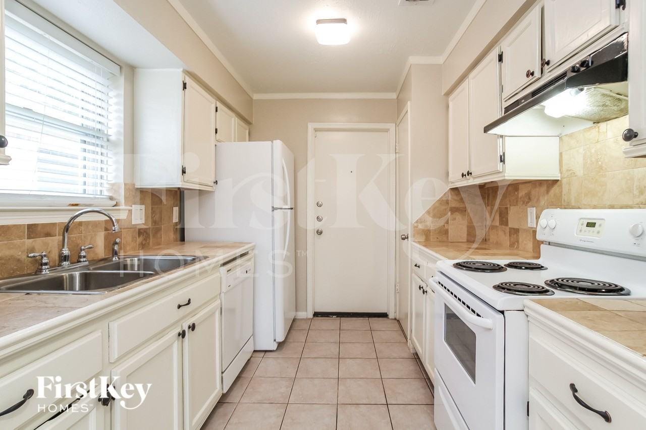 7410 Blanco Pines Dr - Photo 6 of 16