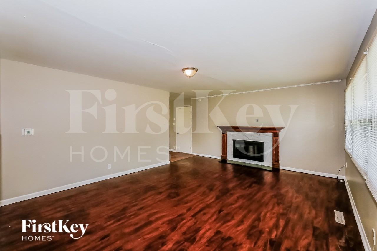 6117 E 42nd St - Photo 2 of 16