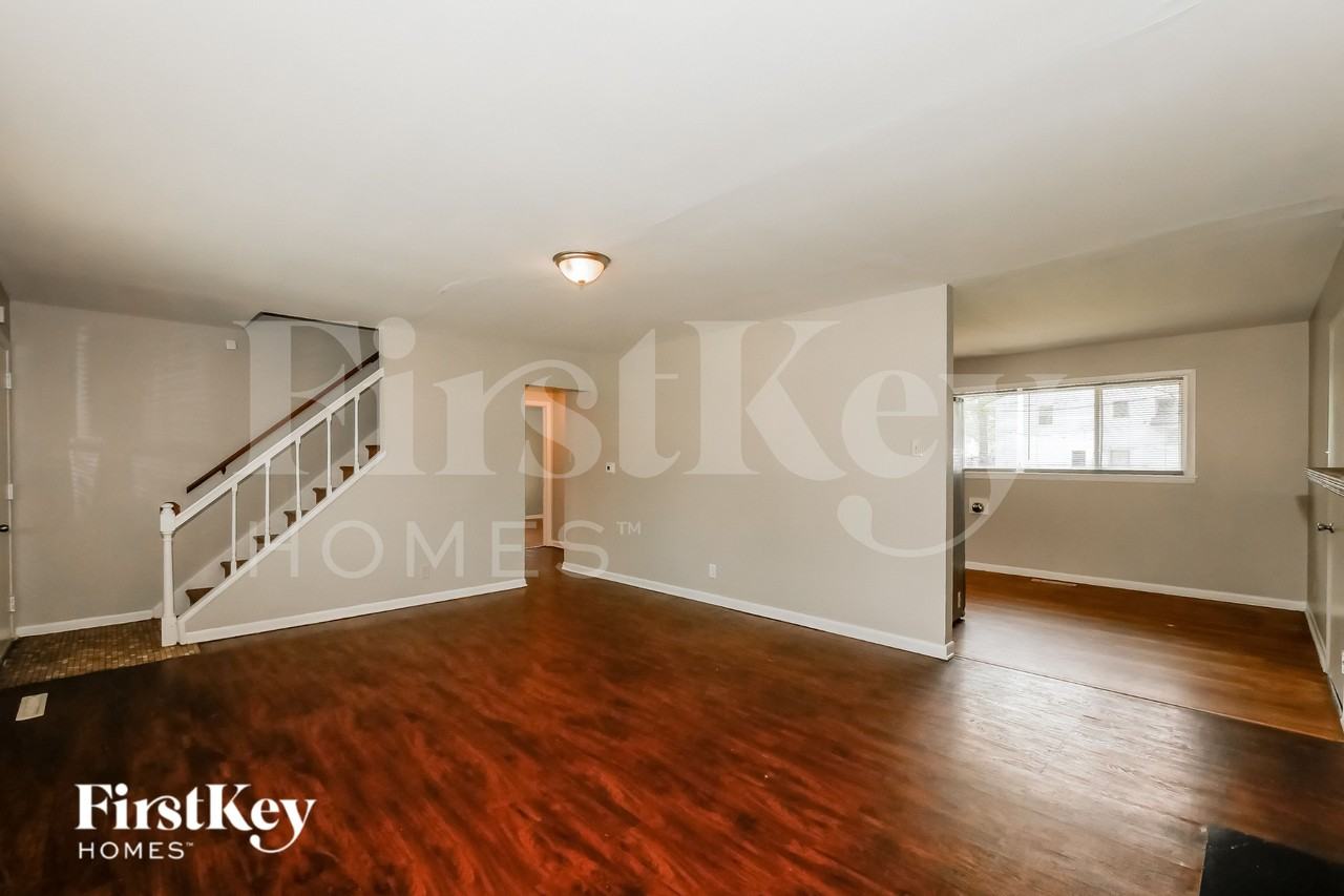 6117 E 42nd St - Photo 5 of 16