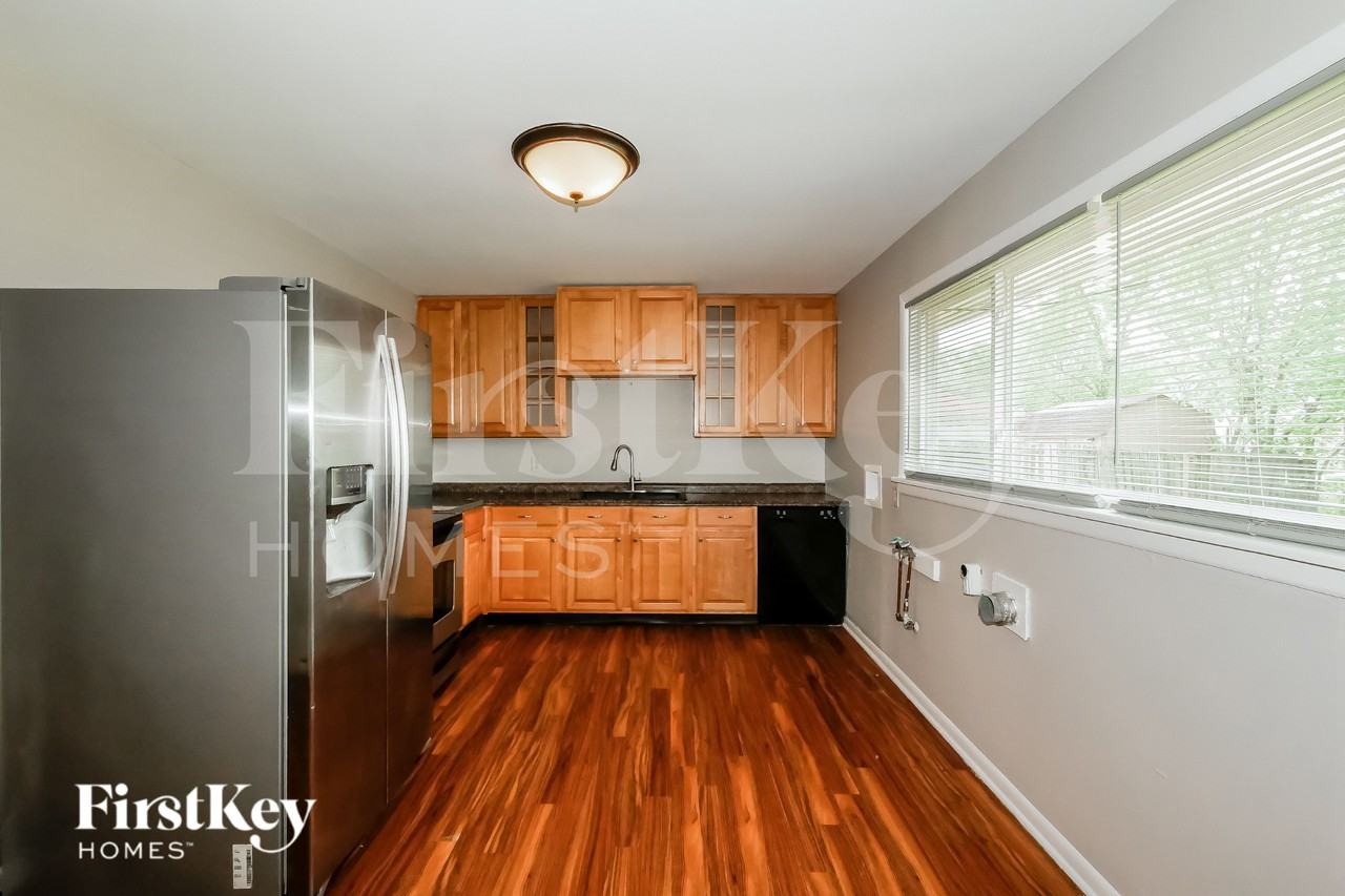 6117 E 42nd St - Photo 7 of 16
