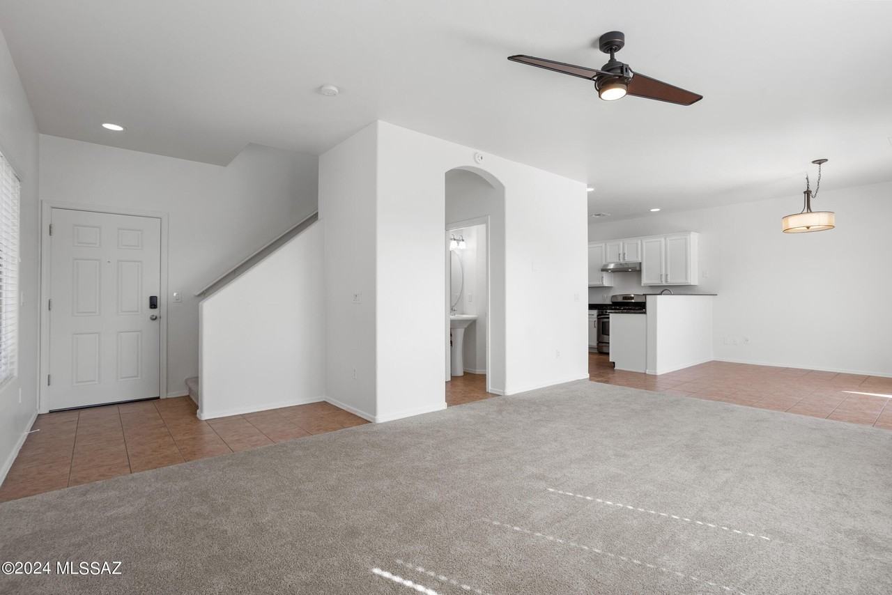 7185 S Camino Secreto - Photo 4 of 27
