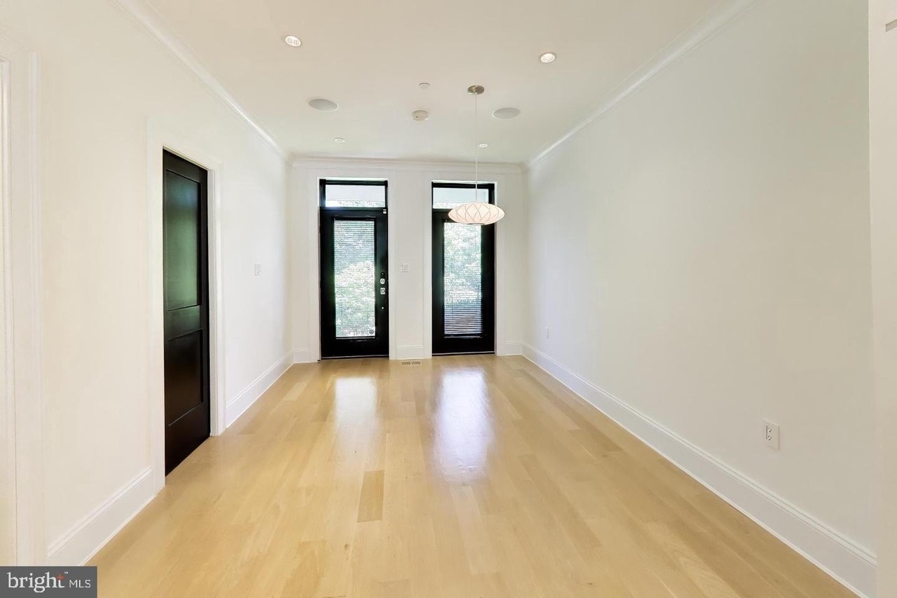 715 K St Ne #1 - Photo 6 of 44