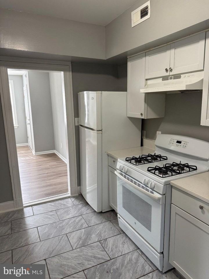 640 Girard St Ne #1 - Photo 3 of 18