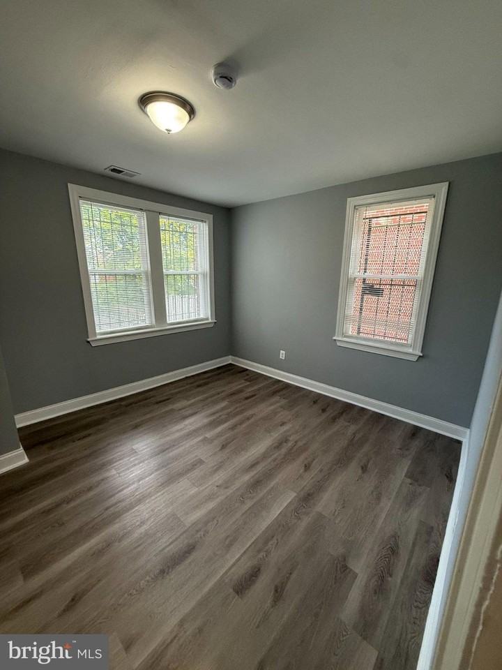 640 Girard St Ne #1 - Photo 5 of 18