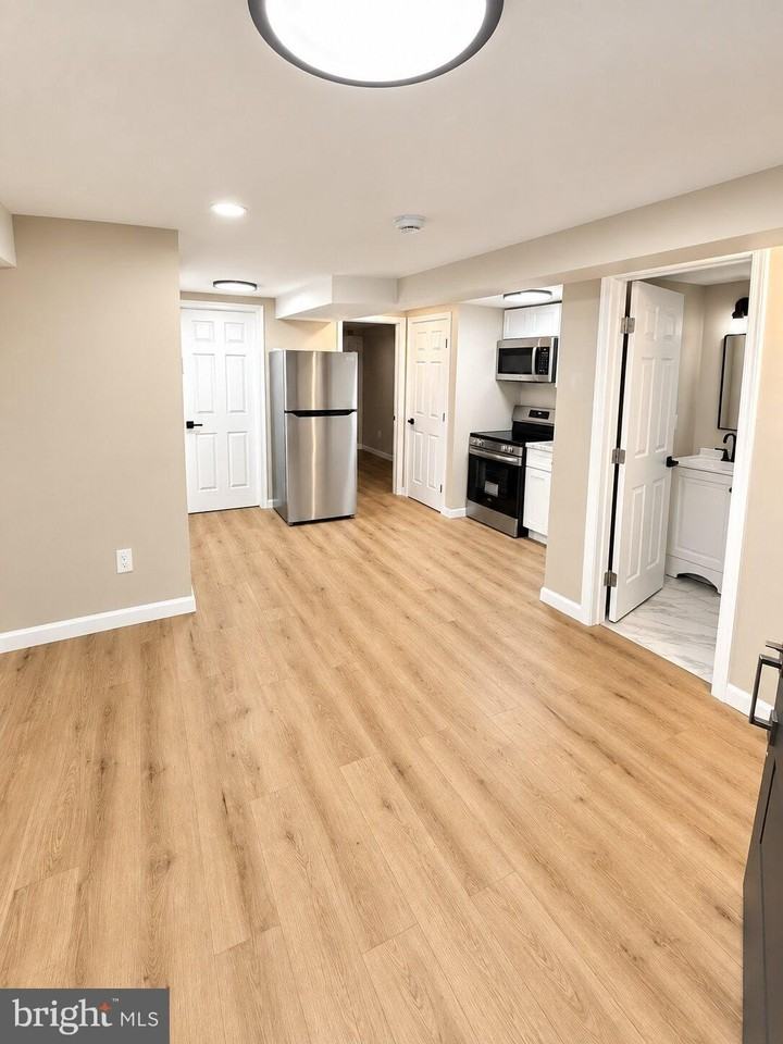 1214 Quincy St Nw #B - Photo 2 of 7