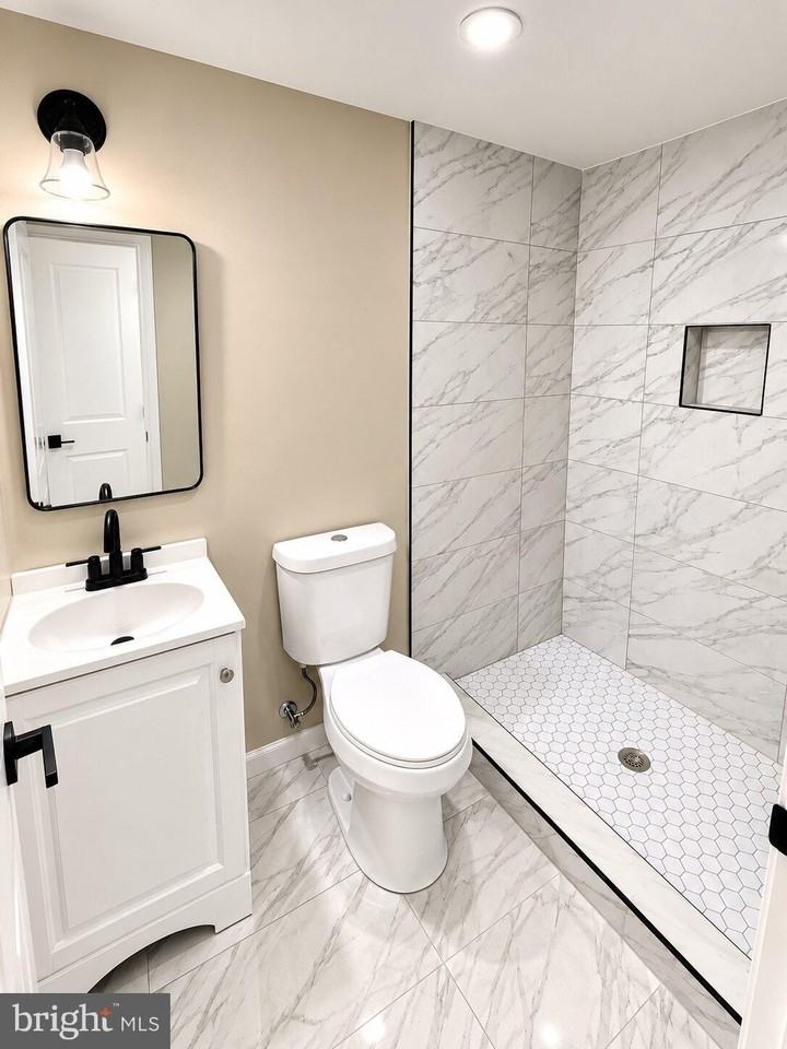 1214 Quincy St Nw #B - Photo 7 of 7