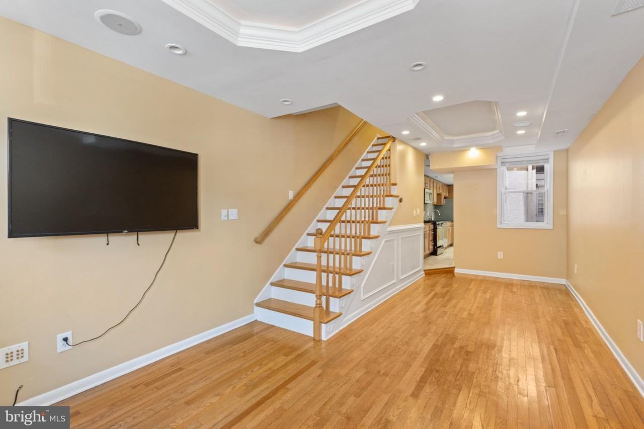 2204 Cambridge St - Photo 2 of 21