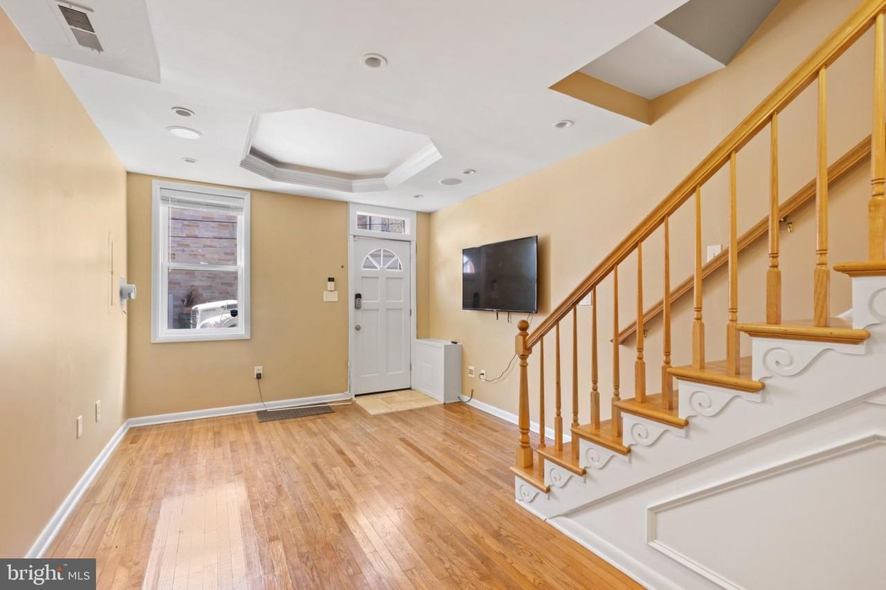 2204 Cambridge St - Photo 4 of 21
