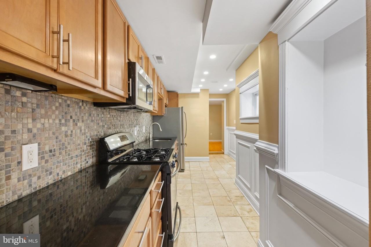 2204 Cambridge St - Photo 5 of 21