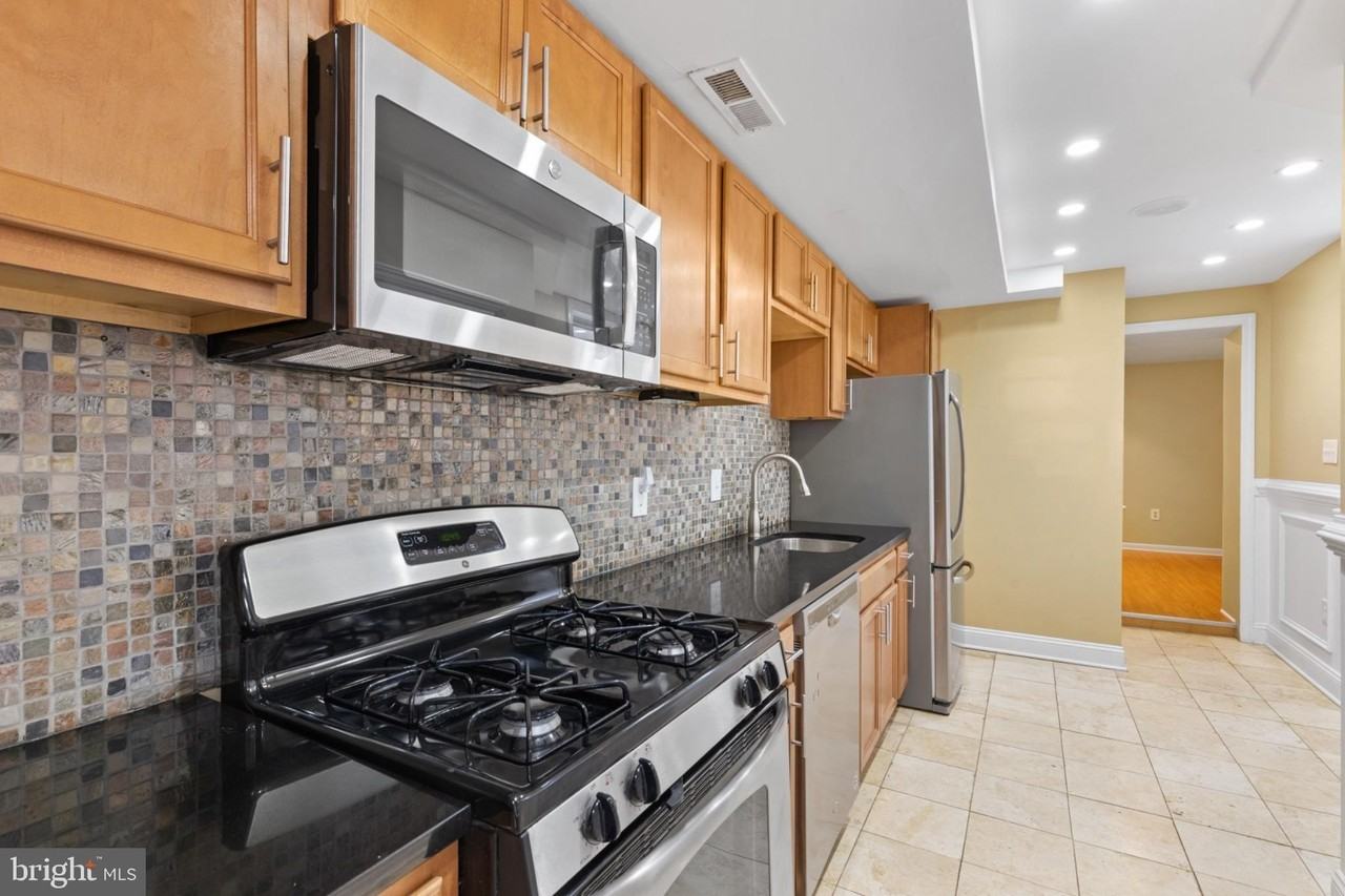 2204 Cambridge St - Photo 6 of 21
