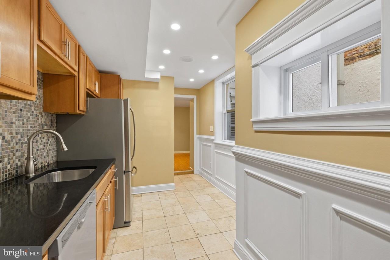 2204 Cambridge St - Photo 7 of 21