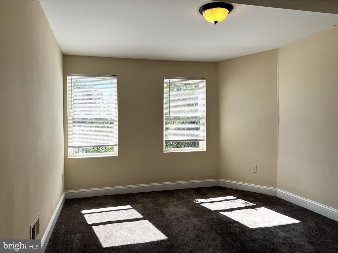 1705 E Lanvale St - Photo 3 of 10
