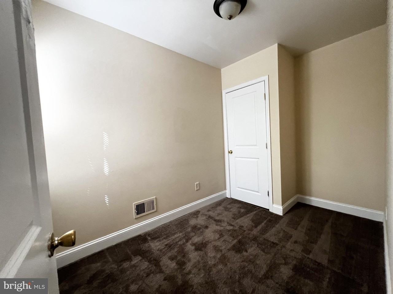 1705 E Lanvale St - Photo 4 of 10