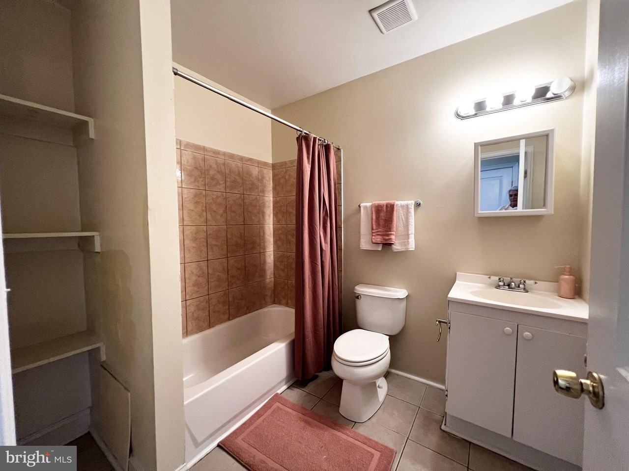 1705 E Lanvale St - Photo 6 of 10