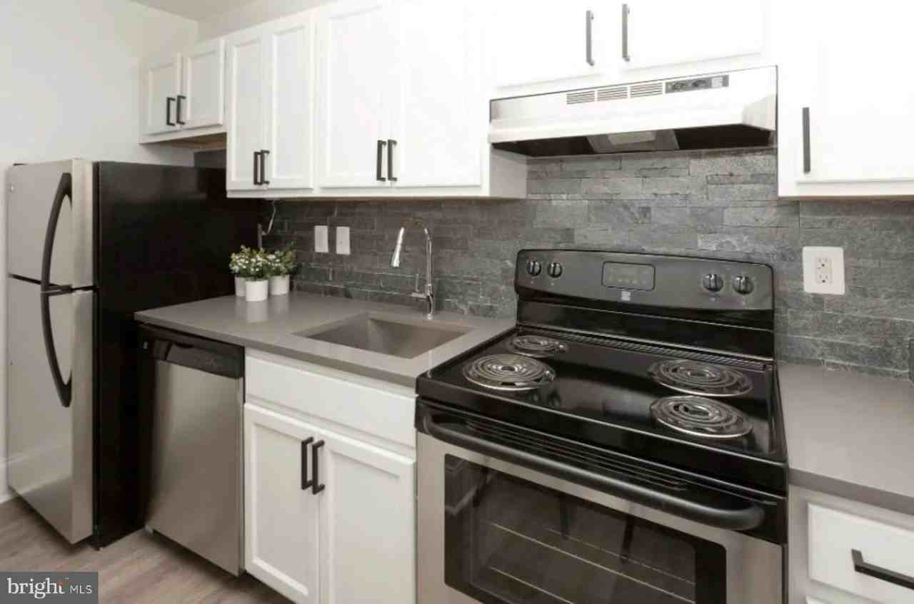 1038 N Calvert St #1B - Photo 2 of 9