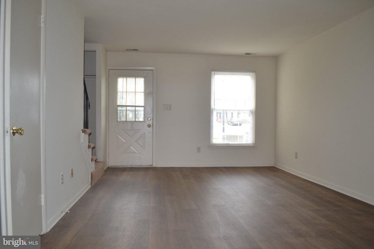 1107 Providence Ct - Photo 3 of 16
