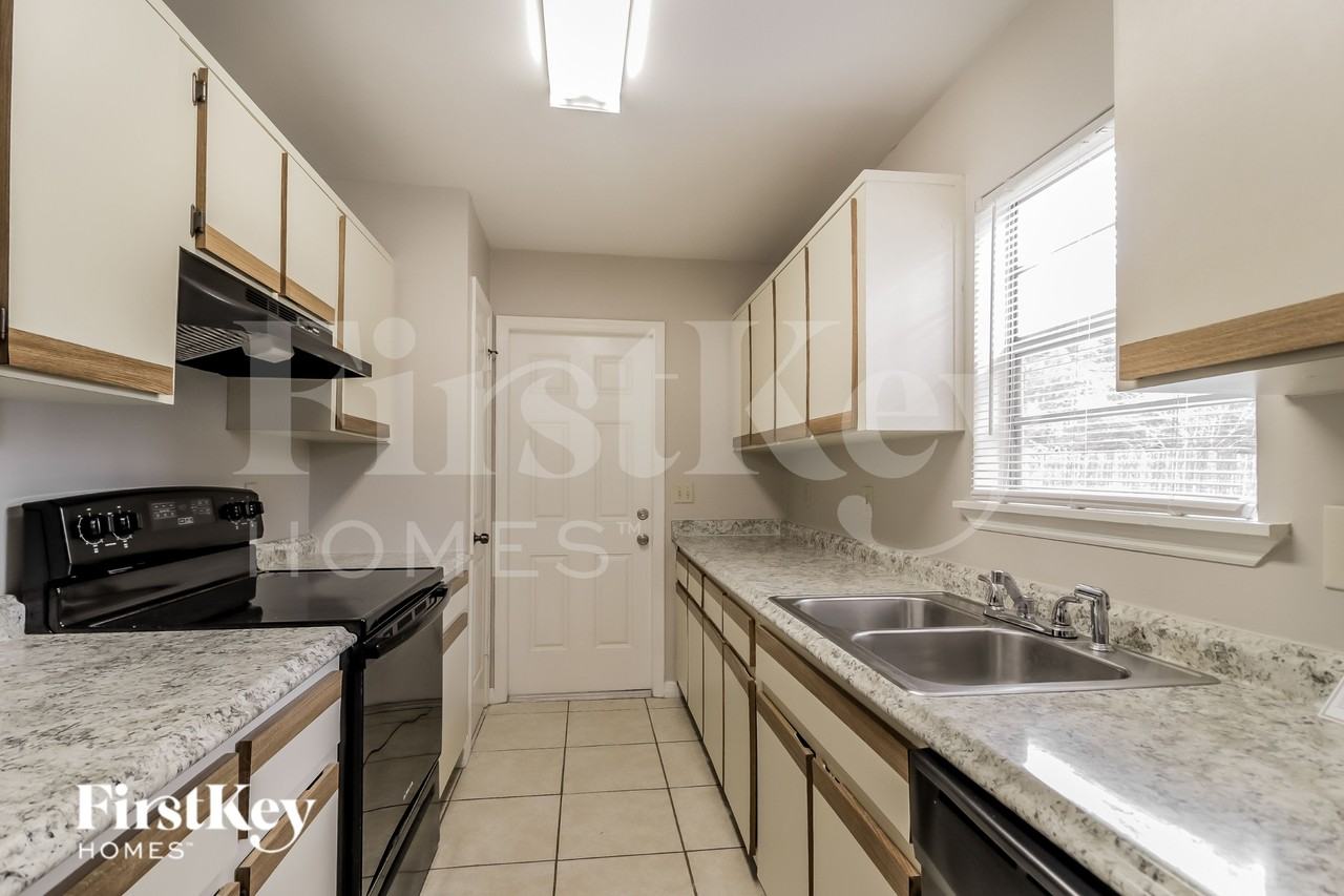 1344 Stone St Nw - Photo 5 of 16
