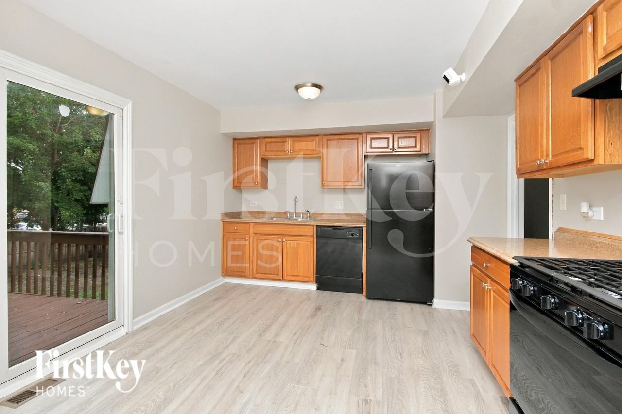 120 S Lancaster Dr - Photo 6 of 19