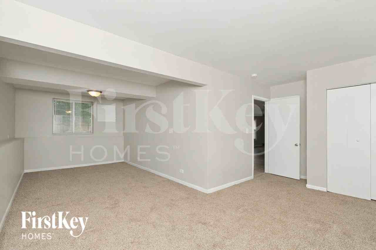 120 S Lancaster Dr - Photo 7 of 19