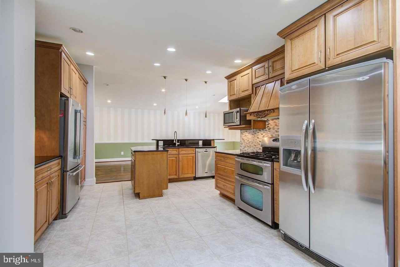 9203 Cedarcrest Dr - Photo 4 of 50
