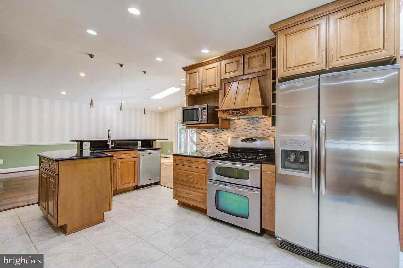 9203 Cedarcrest Dr - Photo 6 of 50