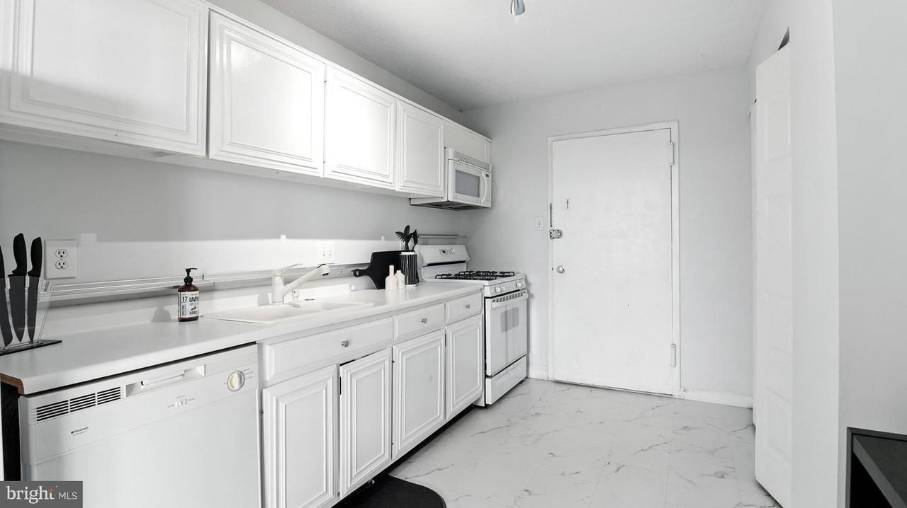 6100 Westchester Park Dr #1216 - Photo 4 of 14