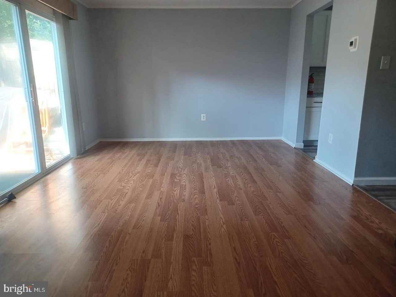 403 Roberts Ln - Photo 3 of 21
