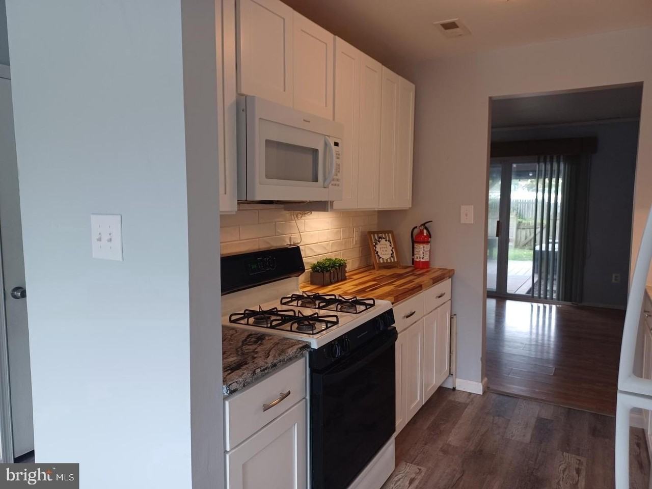 403 Roberts Ln - Photo 6 of 21