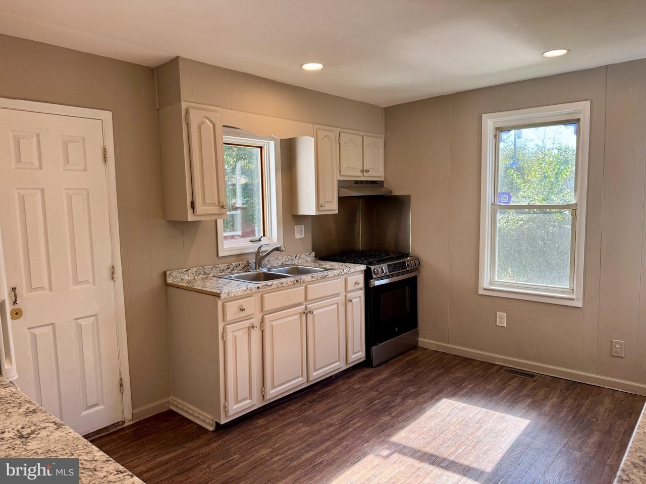 206 Arch St - Photo 7 of 24