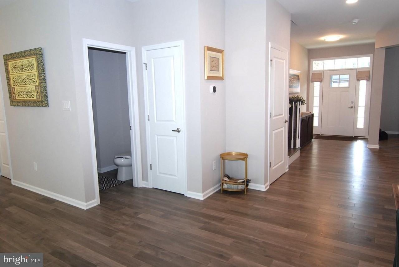 6 Mayfair Ct - Photo 7 of 36