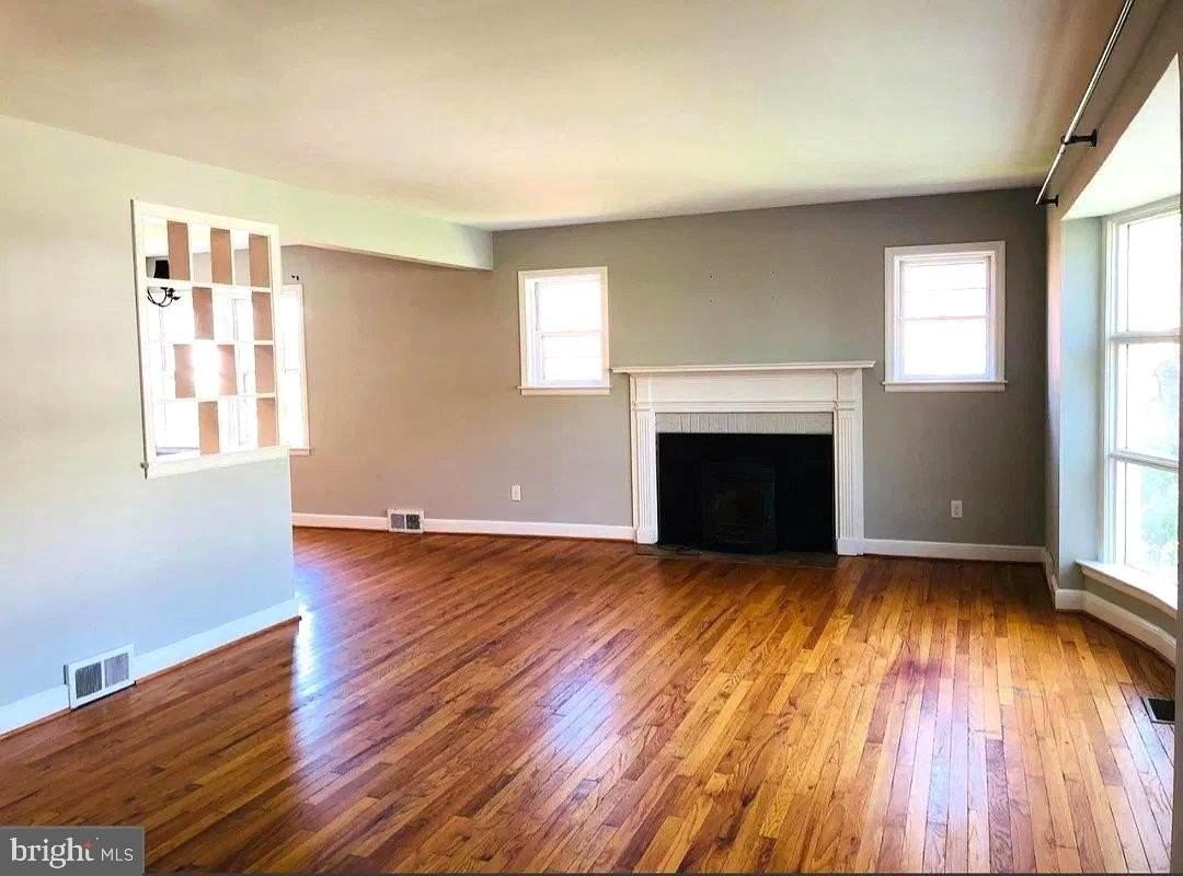 913 Brighton Ave - Photo 2 of 22
