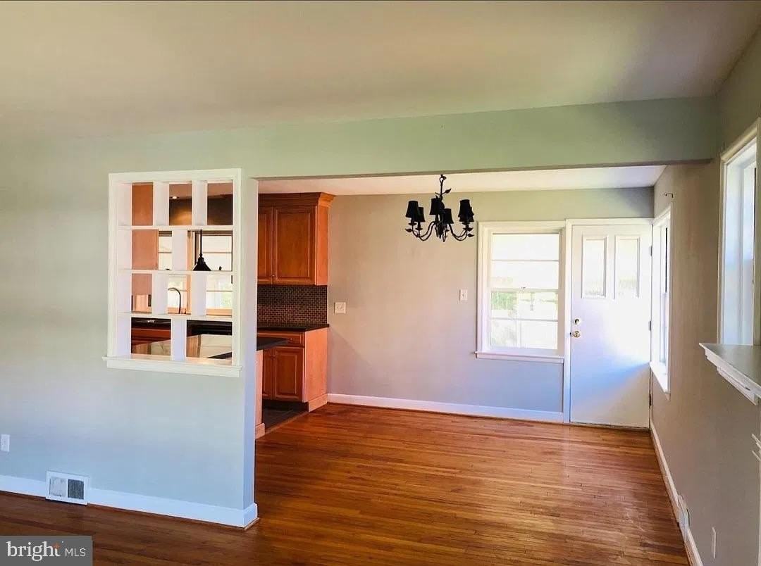 913 Brighton Ave - Photo 4 of 22