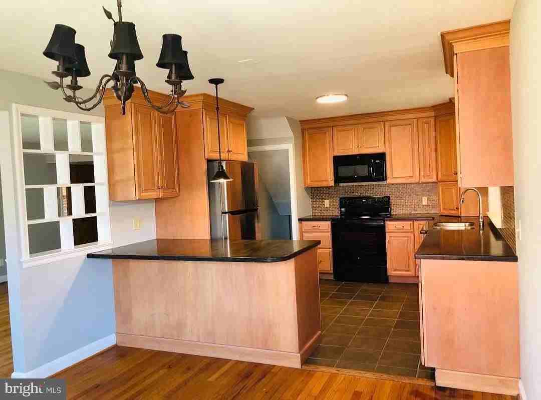 913 Brighton Ave - Photo 7 of 22