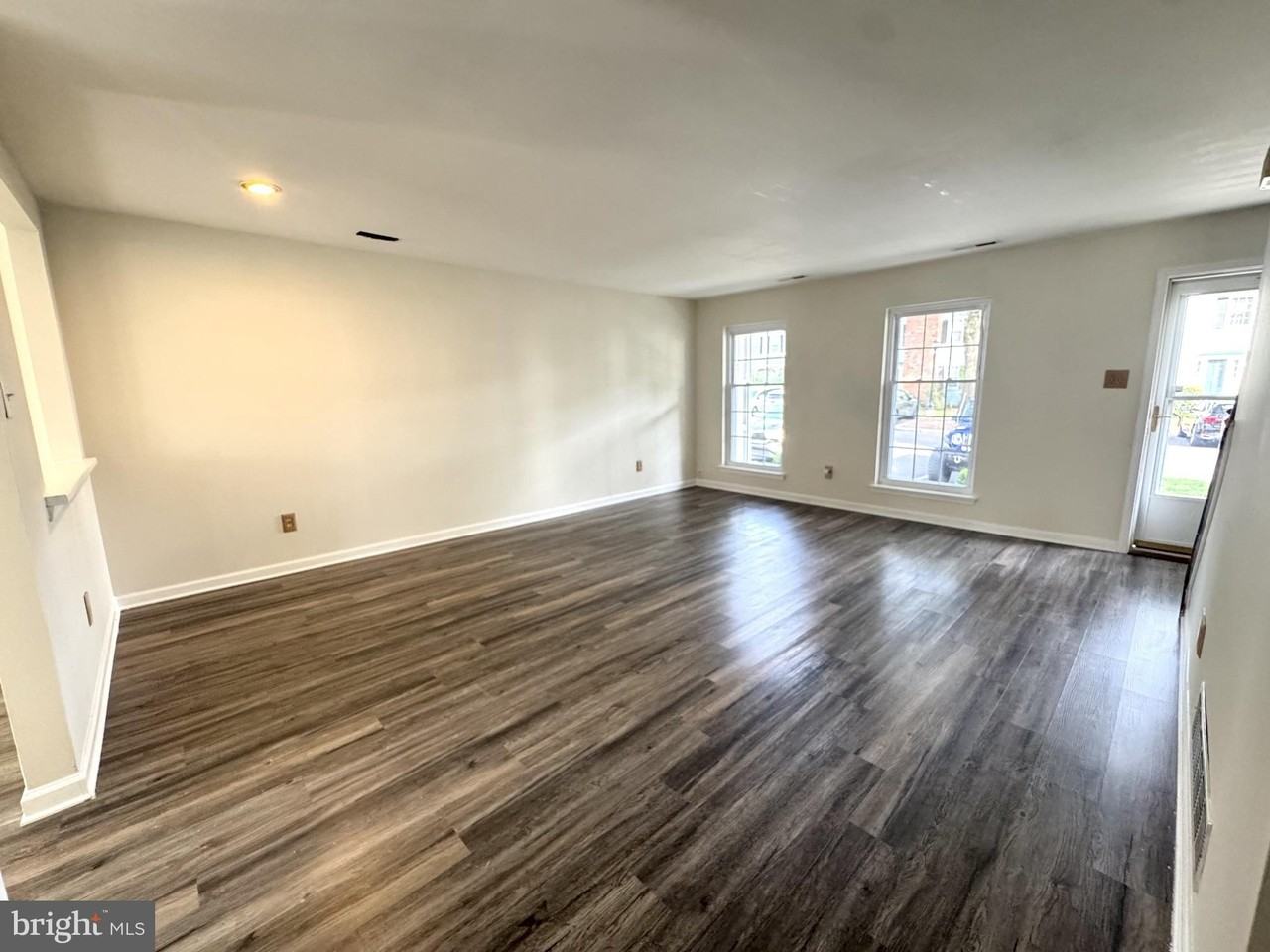 257 Liberty Dr - Photo 4 of 14