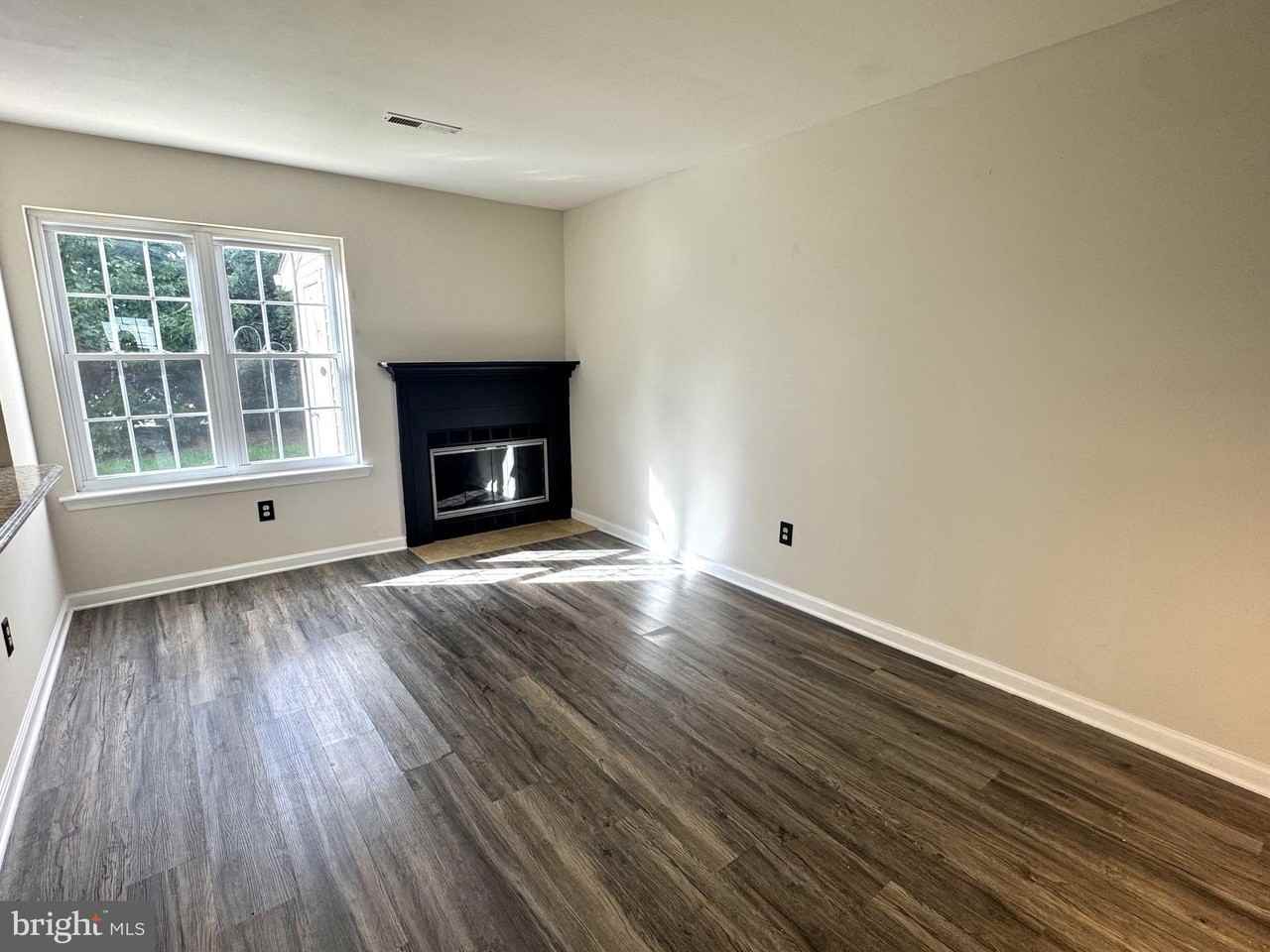 257 Liberty Dr - Photo 5 of 14