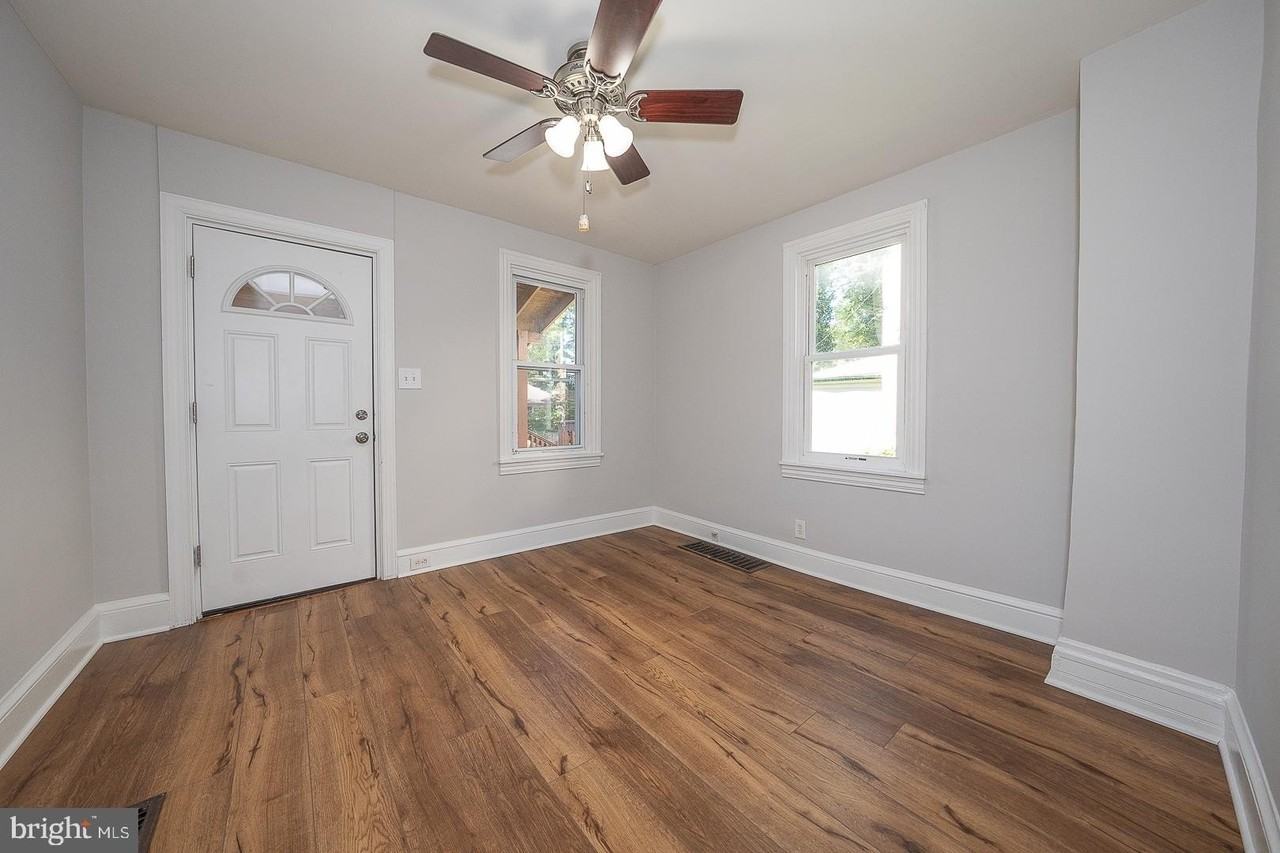 947 Glenbrook Ave - Photo 7 of 25